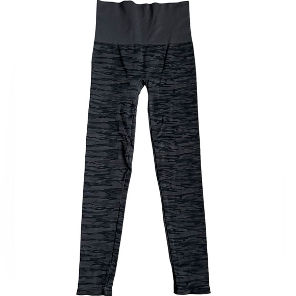 Assets Spanx Black Gray Camo Shaping Leggings XL - Picture 2 of 7